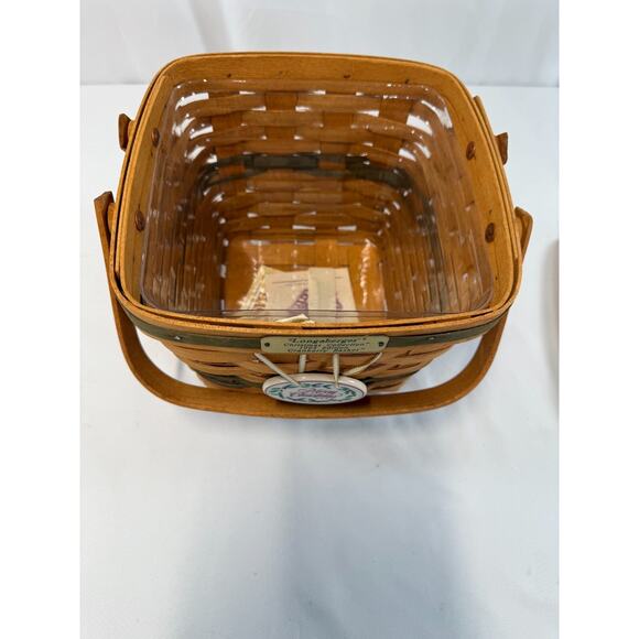 1995 Longaberger Christmas Collection Cranberry Basket w/Liner, Tie On & Lid - Picture 2 of 4